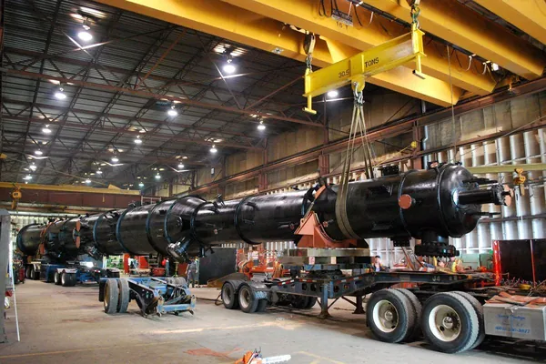 Large vessel crane lift