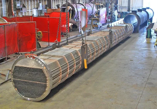 Long tube bundle heat exchanger