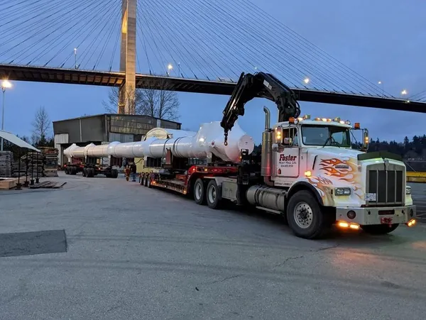 Oversize column on heavy haul truck under Annacis bridge